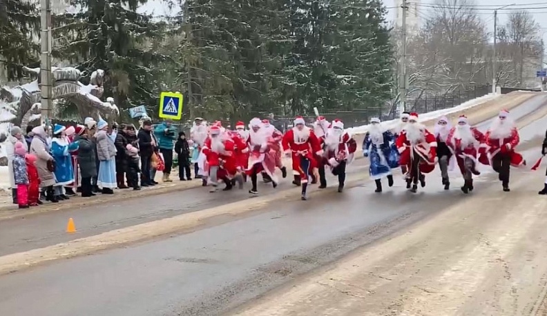 Деды Морозы устроили забег в Козельске