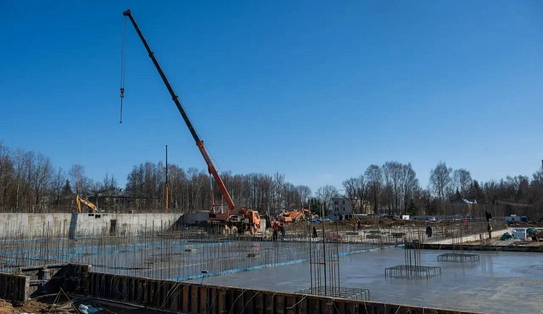 Владислав Шапша и Анатолий Артамонов проверили ход строительства двух школ в Калуге