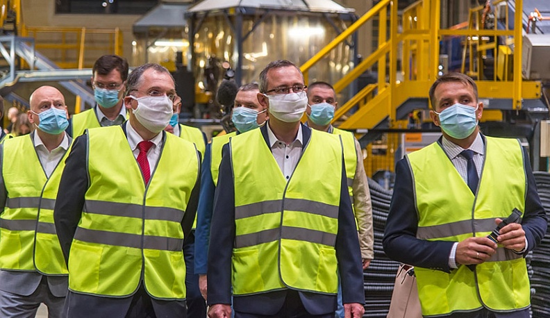 Глава региона Владислав Шапша посетил завод «Континенталь-Калуга»