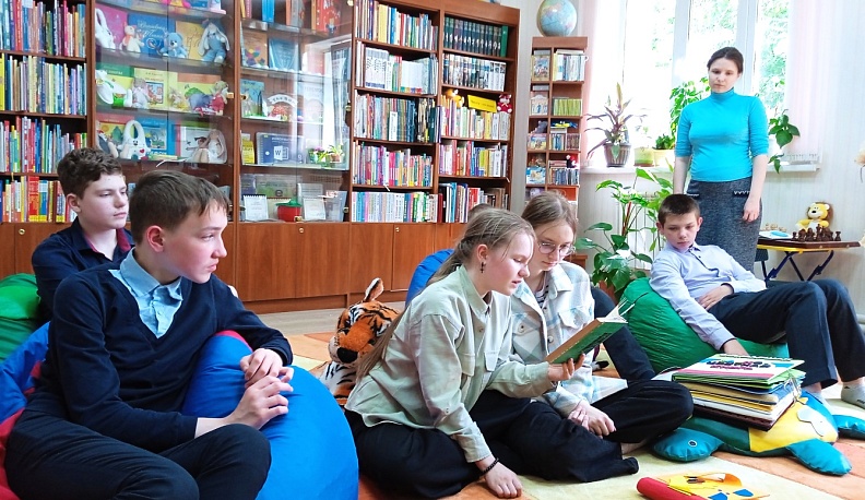 В Калужской специализированной библиотеке имени Н. Островского провели патриотическую литературную гостиную 