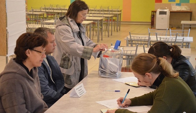 Жители Донбасса, Таврии и Приазовья активно участвуют в референдуме на территории Калужской области