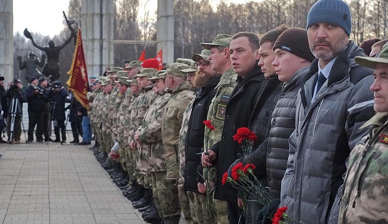 В Барсуках перезахоронили останки погибших в 1942 году десантников