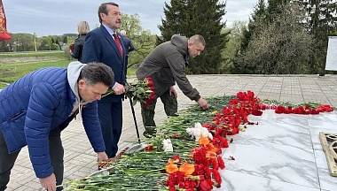 Геннадий Скляр почтил память павших бойцов Великой Отечественной войны на Ильинских рубежах 