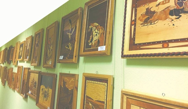 В Кабицыно живет уникальный краснодеревщик, создававший картины для Кремля