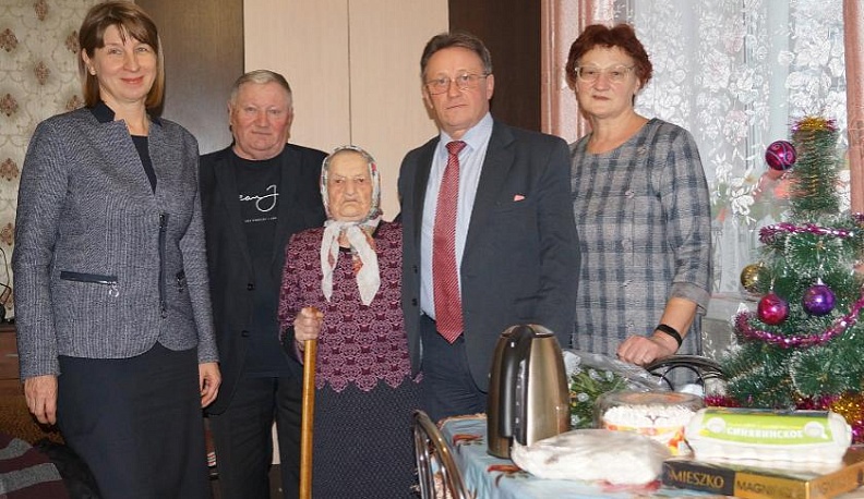 Подарки думиничским ветеранам