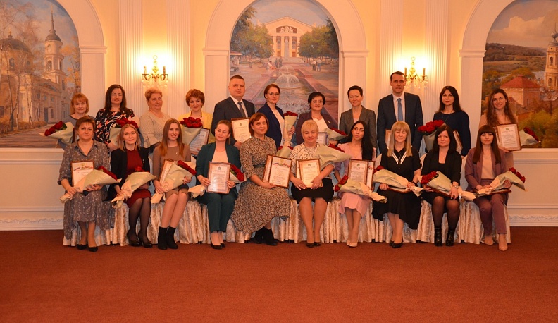 В Калуге наградили лауреатов областного конкурса муниципальных служащих