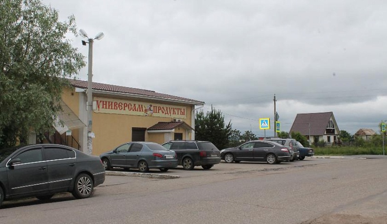 На опасном перекрестке в Тарусском районе ограничат скорость и «уложат полицейского»