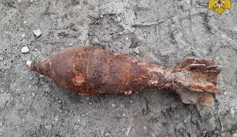 В Тарусском районе спасатели взорвали мину и снаряд времен ВОВ