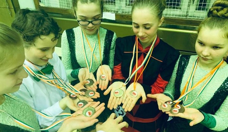 35 медалей и кубок!