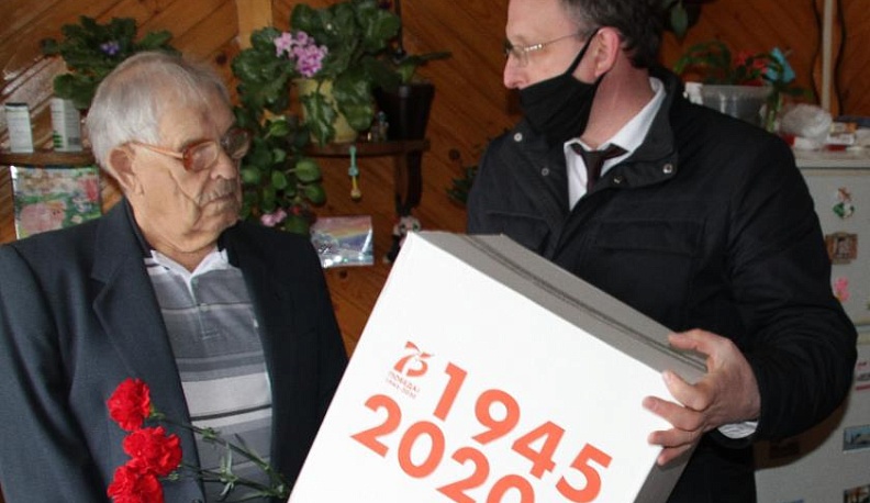 Барятинцы поздравили ветеранов с Днём Победы