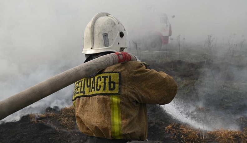 Калужские пожарные борются с палами реальными и учебными