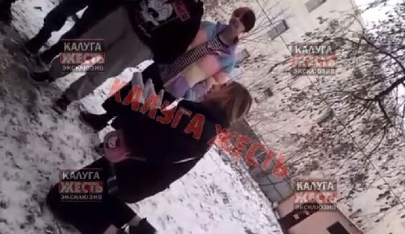 В сети появилось видео избиения девочки в Калуге
