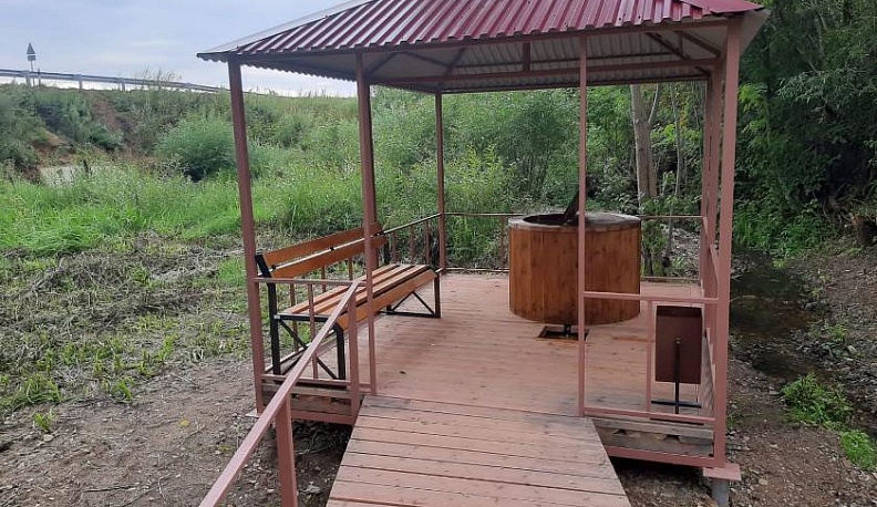 У деревни Речицы Мосальского района обустроен родник