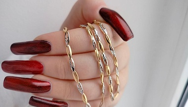 В Кирове женщина украла золотую цепочку у своей сестры, пока та спала