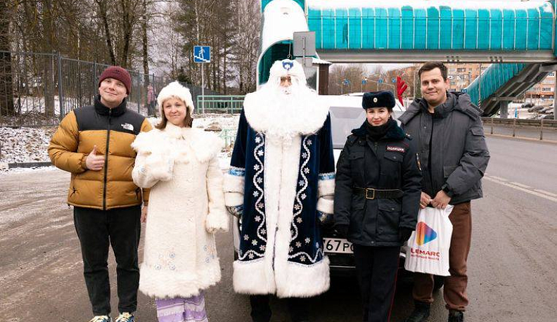 На дорогах Калужской области прошла акция «Полицейский Дед Мороз»