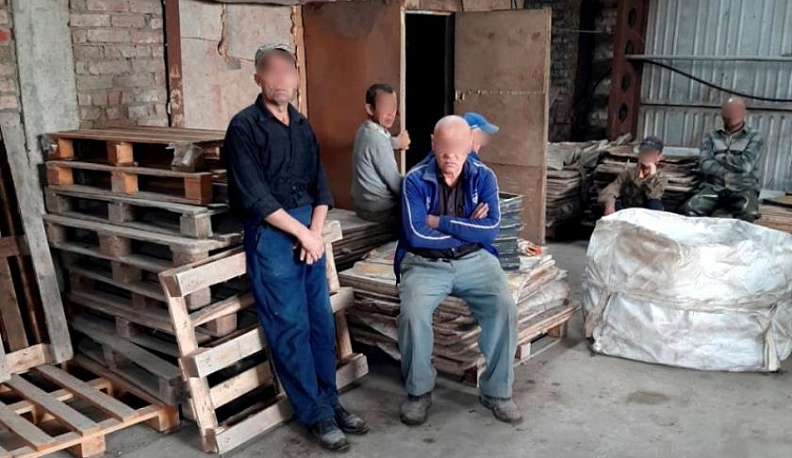 Шесть нелегалов изготавливали плитку в Калужской области 