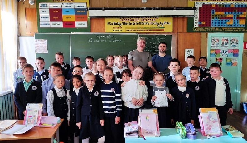 Участник СВО, награжденный медалью Луки Крымского, встретился со школьниками Кременок