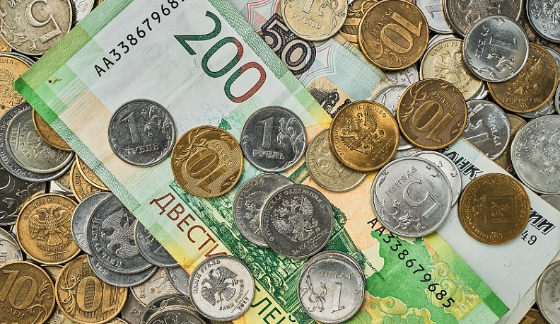 Калужская мошеница сделала двух мужчин беднее на 750 тысяч рублей