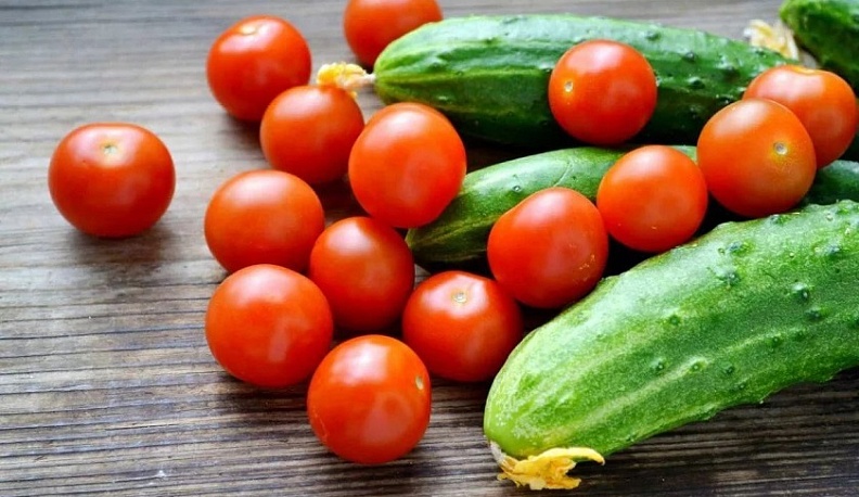 В Калужской области значительно подешевели огурцы и помидоры