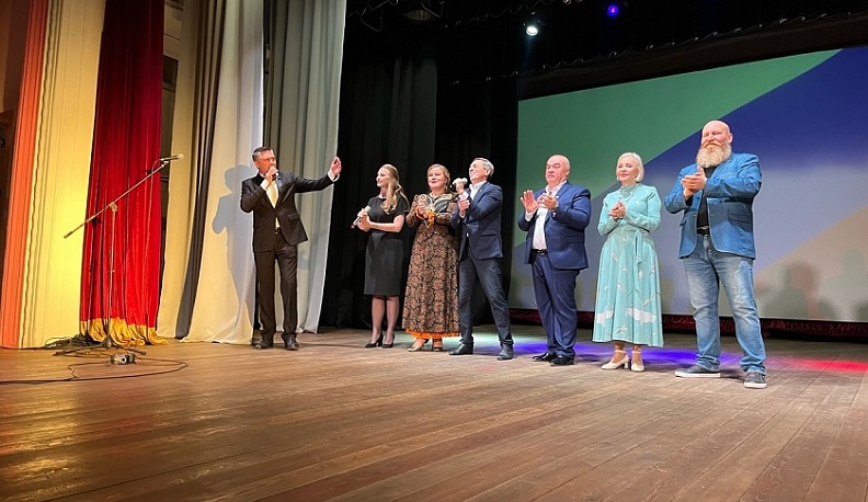 В Людинове прошла концертная программа «Артисты Zа Победу!»