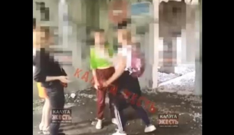 Полицейские проверяют видео с избиением девочек в Калуге