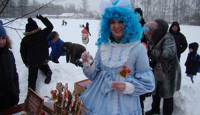 В Барятинском округе зажгли огни на главной новогодней елке