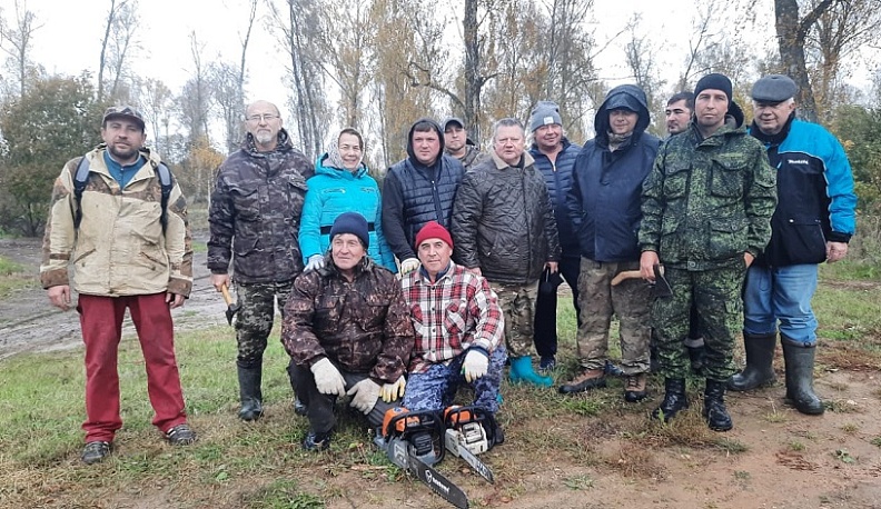 В Тарусе заготавливают дрова для СВОих