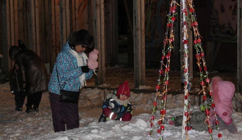 В Тарусе проходит первая выставка корпоративных новогодних ёлок