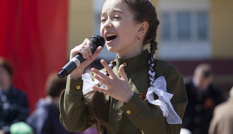 Калужские школьники продемонстрировали фланкировку и фигурную маршировку