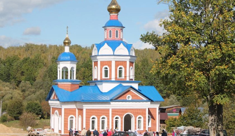 В новом храме села Лопатино состоялась первая служба
