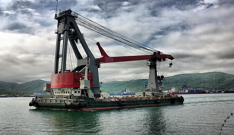 Обнинские ученые разработали высокопрочное остекление для плавучего крана