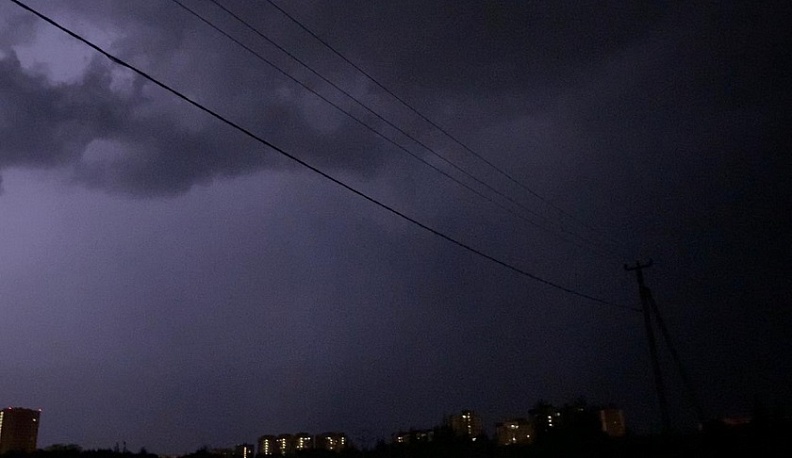 Спасатели предупреждают о ливне, грозе и шквалистом ветре в Калуге 30 июля