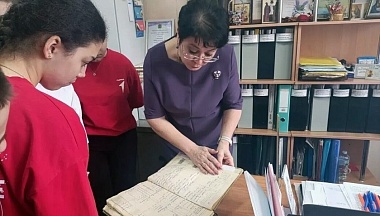 Мещовские школьники узнали секреты работы ЗАГСа на ярмарке трудоустройства