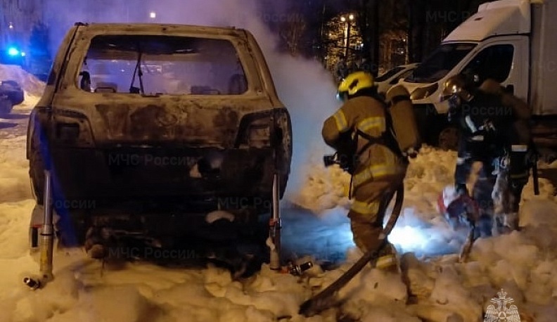 Ночью в Калуге сгорела машина