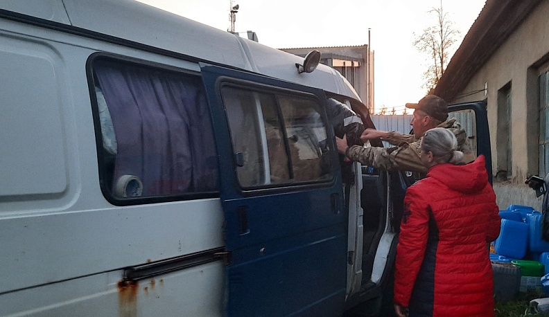 Сухиничане продолжают помогать фронту