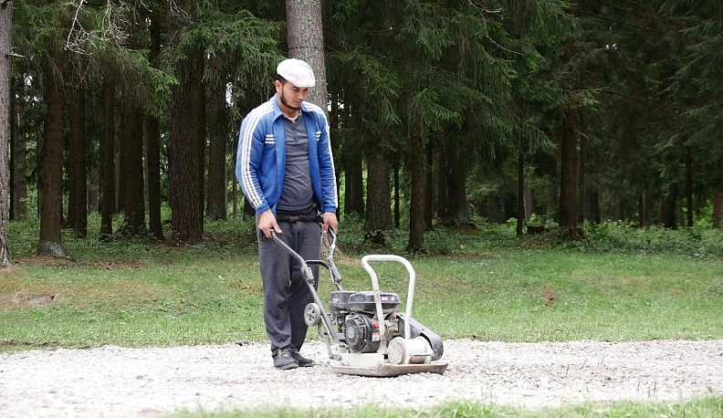 Территория Сукремльского лесопарка в Людинове благоустроена на 50%