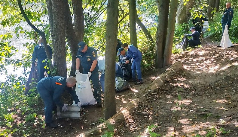 Сотрудники регионального МЧС присоединились к экологической акции Вода России