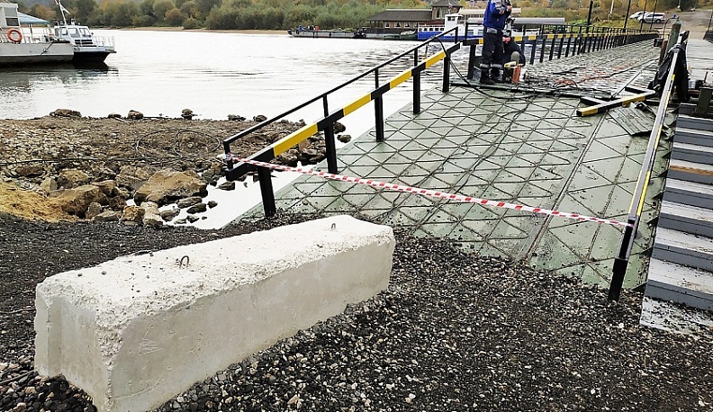 Понтонный мост в Калуге закрыли на ремонт