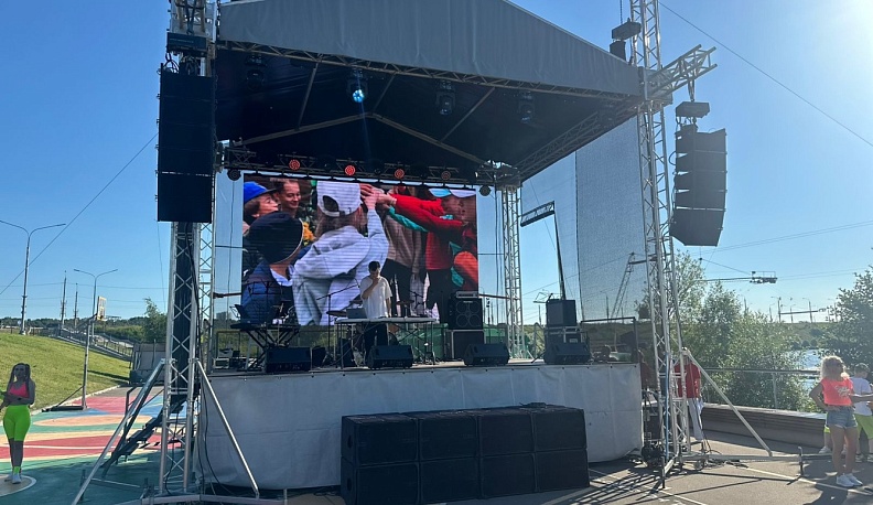 Фестиваль «Лимонад» в Калуге открылся молодёжными дебатами