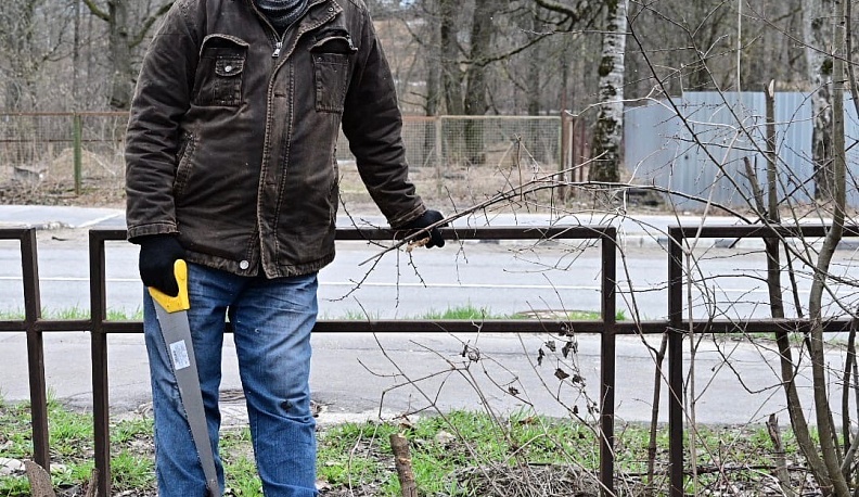 Обнинцы убрались на территории школы-колонии «Бодрая жизнь»