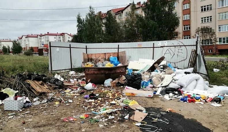 В Малоярославце очистили мусорную площадку по просьбе местной жительницы в соцсетях