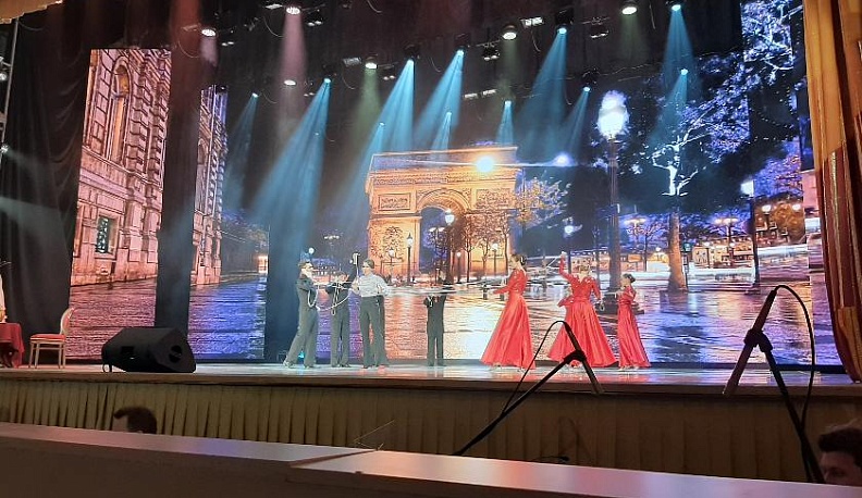 В Калуге показали литературно-музыкальный спектакль по мотивам пьесы французского драматурга