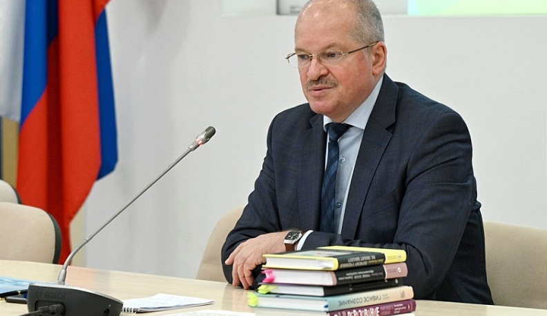 Александр Аникеев встретился с молодыми педагогами Калужской области