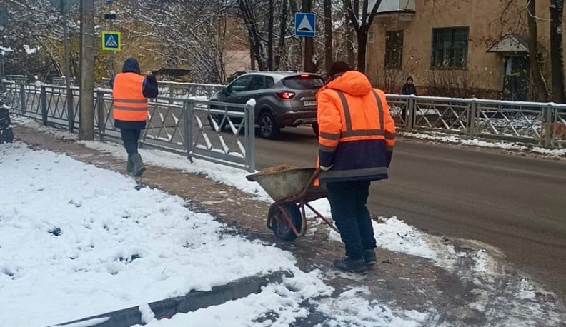 В Обнинске продолжается уборка снега