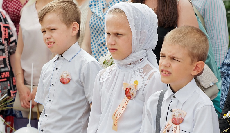 В Калуге в сквере Никитского храма отпраздновали День семьи, любви и верности