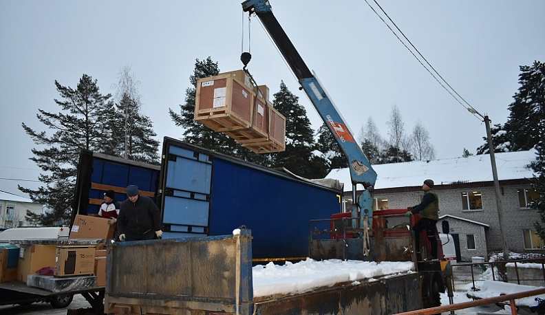 В Кировскую межрайонную больницу привезли компьютерный томограф