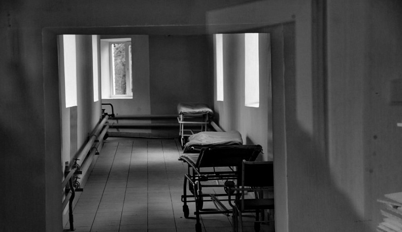 В Калуге два младенца упали с пеленальных столиков и получили тяжелые травмы