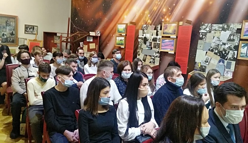 Калужским школьникам вручили паспорта