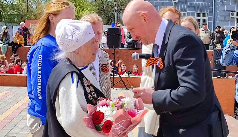 Людиново торжественно и с размахом отмечает главный праздник нашей страны 