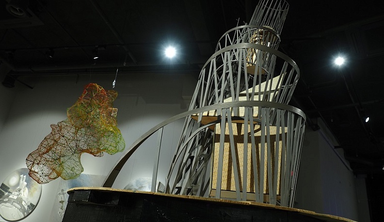 В Калуге открылась выставка «Зодчие Вавилонских башен»